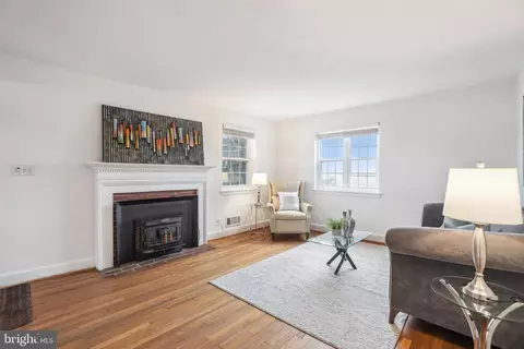 Living - 10147 Dallas Ave, Silver Spring, MD 20901 photo 2 of 3