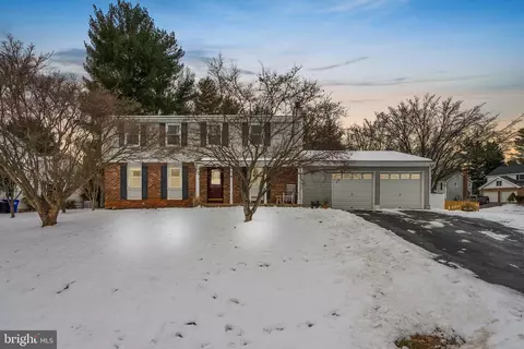 17228 Blossom View Dr, Olney, MD 20832