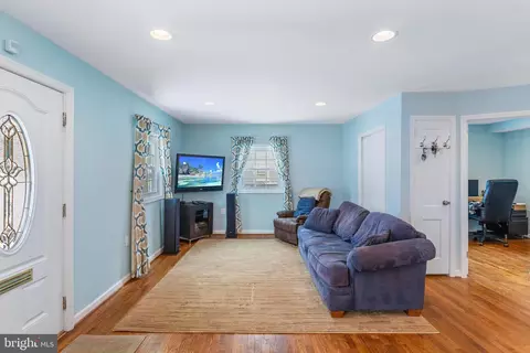 Living - 12300 Dewey Rd, Silver Spring, MD 20906 photo 1 of 2