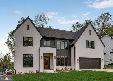 6820 Marbury Rd, Bethesda, MD 20817