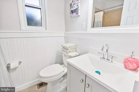 Bath - 12210 Atherton Dr, Silver Spring, MD 20902 photo 1 of 5