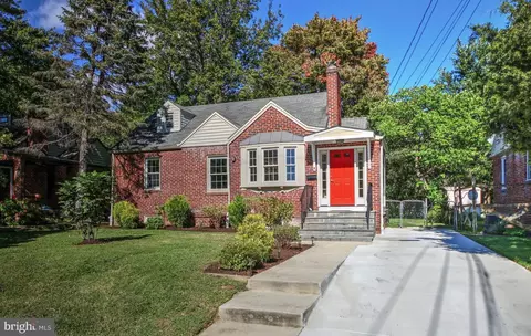 617 Ray Dr, Silver Spring, MD 20910 photo 2