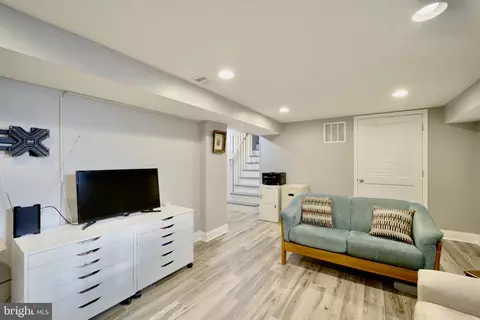617 Ray Dr, Silver Spring, MD 20910 photo 32