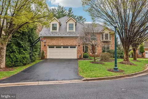 8109 Autumn Gate Ln, Bethesda, MD 20817