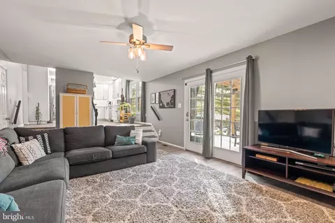 Living - 22 Middlebridge Ct, Silver Spring, MD 20906 photo 3 of 3