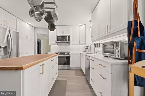 Kitchen - 22 Middlebridge Ct, Silver Spring, MD 20906 photo 3 of 6