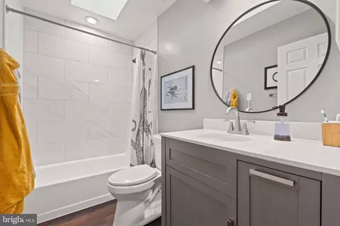 Bath - 22 Middlebridge Ct, Silver Spring, MD 20906 photo 2 of 5