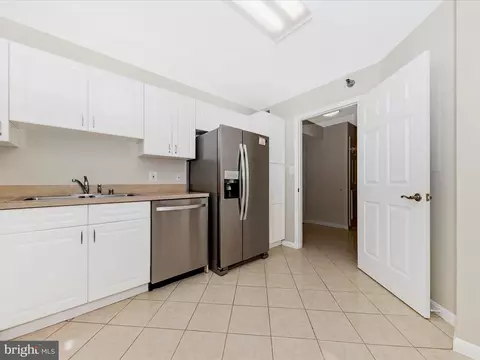 14809 Pennfield Cir #402, Silver Spring, MD 20906 photo 11