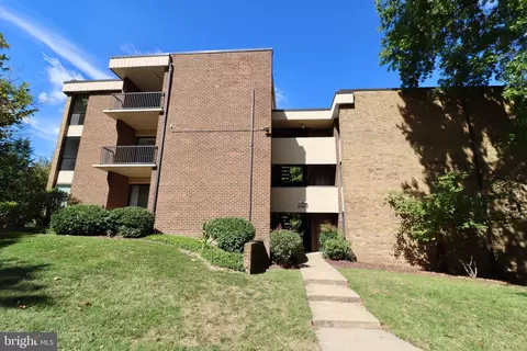 2004 Coleridge Dr #20-302, Silver Spring, MD 20902 photo 1