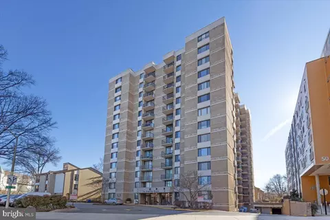 4 Monroe St #4-402, Rockville, MD 20850