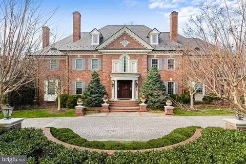8609 Country Club Dr, Bethesda, MD 20817