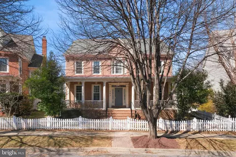 203 Saddle Ridge Cir, Rockville, MD 20850