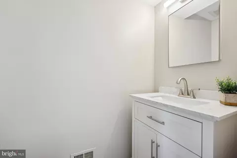 Bath - 1805 Middlevale Ter, Silver Spring, MD 20906 photo 1 of 4