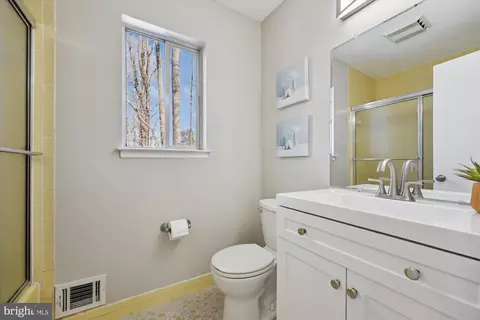 Bath - 1805 Middlevale Ter, Silver Spring, MD 20906 photo 3 of 4