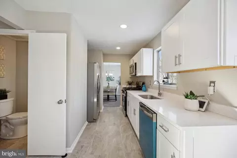 Entry Way - 1805 Middlevale Ter, Silver Spring, MD 20906 photo 3 of 8
