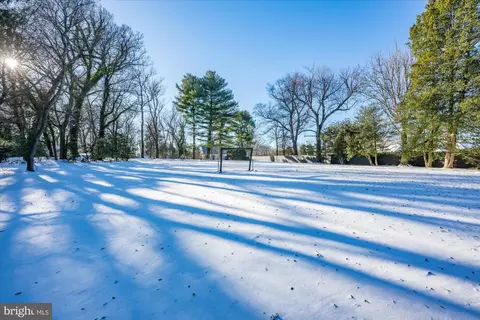 9021 Bronson Dr, Potomac, MD 20854 photo 2