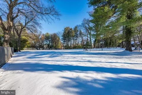 9021 Bronson Dr, Potomac, MD 20854