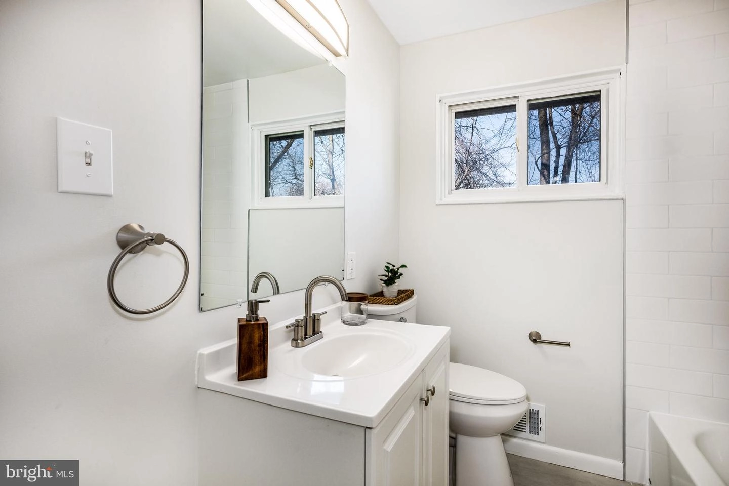 Bath - 3001 Hardy Ave, Silver Spring, MD 20902 photo 1 of 1