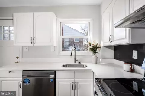 Kitchen - 3001 Hardy Ave, Silver Spring, MD 20902 photo 2 of 2