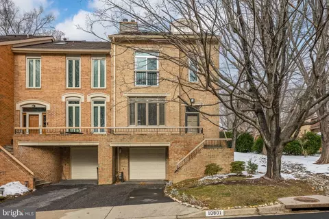 10801 Whiterim Dr, Potomac, MD 20854