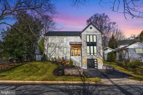 7102 Edgevale St, Chevy Chase, MD 20815