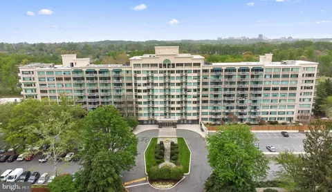 5450 Whitley Park Ter #902, Bethesda, MD 20814