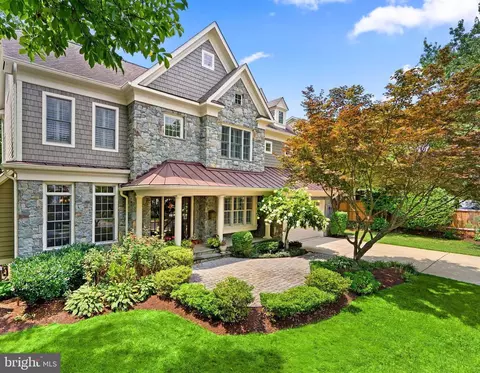 8606 Rayburn Rd, Bethesda, MD 20817
