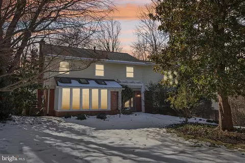 7820 Carteret Rd, Bethesda, MD 20817