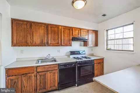 504 Pickwick Village Way, Silver Spring, MD 20901 photo 8
