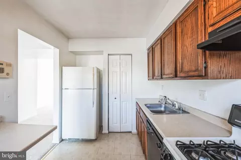 504 Pickwick Village Way, Silver Spring, MD 20901 photo 3