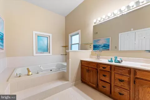 Bath - 14820 Silverstone Dr, Silver Spring, MD 20905 photo 3 of 6