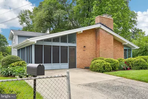 906 N Belgrade Rd, Silver Spring, MD 20902