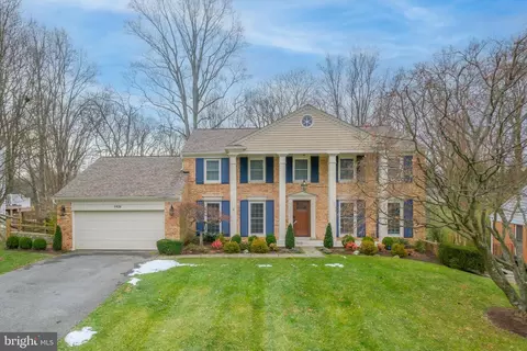 9408 Wooden Bridge Rd, Potomac, MD 20854