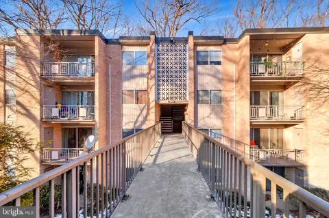 5103 Crossfield Ct #5, Rockville, MD 20852
