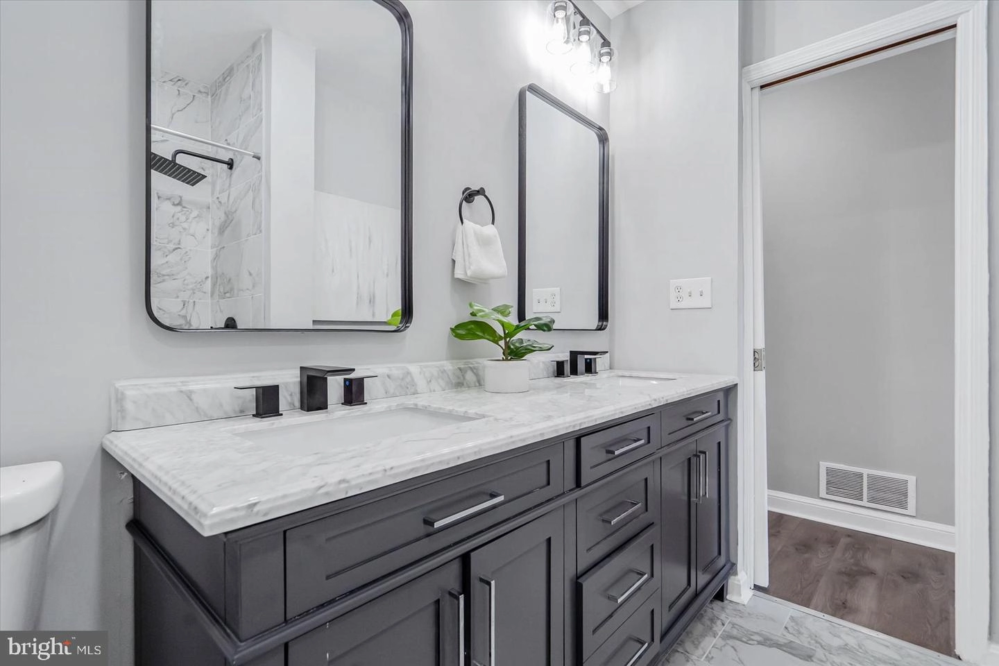 Bath - 9902 Renfrew Rd, Silver Spring, MD 20901 photo 3 of 6