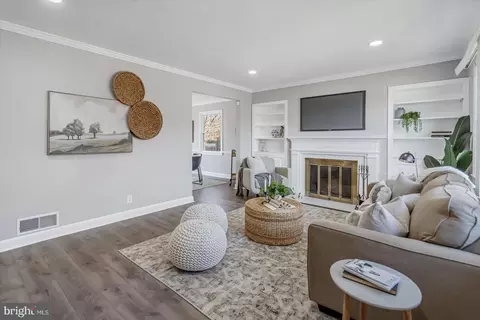 Living - 9902 Renfrew Rd, Silver Spring, MD 20901 photo 2 of 3