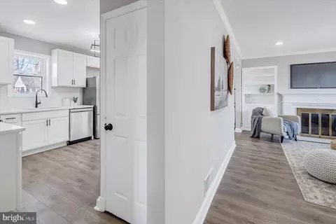 Entry Way - 9902 Renfrew Rd, Silver Spring, MD 20901 photo 2 of 4