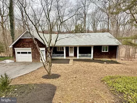 8216 Hilton Rd, Gaithersburg, MD 20882