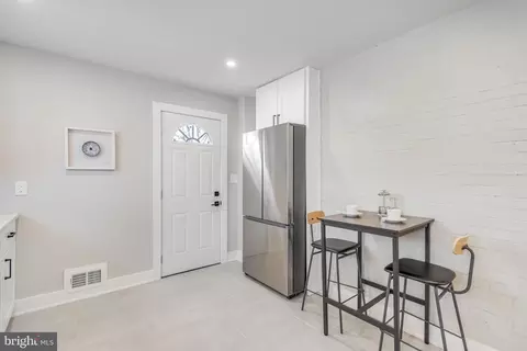 Entry Way - 903 Laredo Rd, Silver Spring, MD 20901 photo 2 of 4