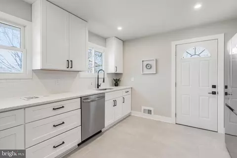 Entry Way - 903 Laredo Rd, Silver Spring, MD 20901 photo 1 of 4