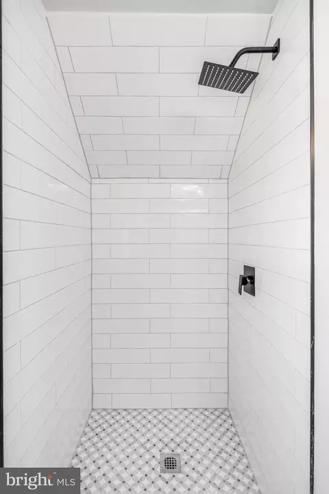 Bath - 903 Laredo Rd, Silver Spring, MD 20901 photo 4 of 5