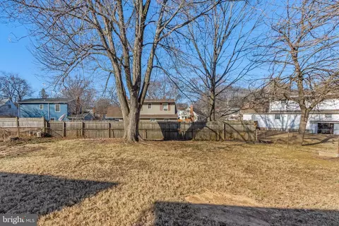 Exterior - 903 Laredo Rd, Silver Spring, MD 20901 photo 2 of 2