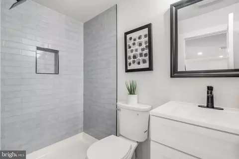 Bath - 903 Laredo Rd, Silver Spring, MD 20901 photo 5 of 5