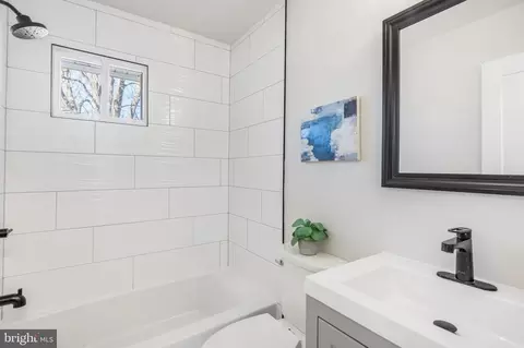 Bath - 903 Laredo Rd, Silver Spring, MD 20901 photo 2 of 5