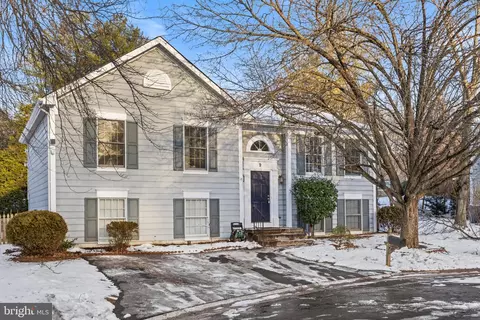 9 Scottsbury Ct, Germantown, MD 20876