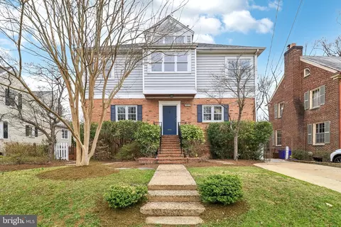 6417 Broad St, Bethesda, MD 20816