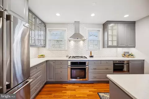 Kitchen - 10121 Markham St, Silver Spring, MD 20901 photo 4 of 7