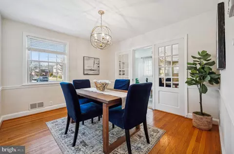 Dining - 10121 Markham St, Silver Spring, MD 20901 photo 4 of 4