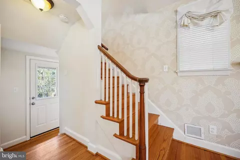 Entry Way - 10121 Markham St, Silver Spring, MD 20901 photo 5 of 8
