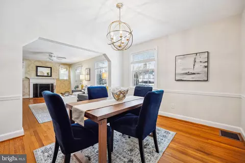 Dining - 10121 Markham St, Silver Spring, MD 20901 photo 3 of 4